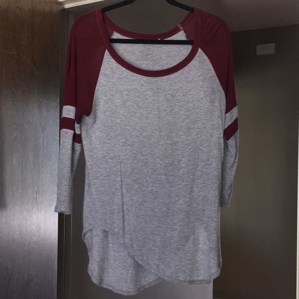 Heather gray & maroon tee